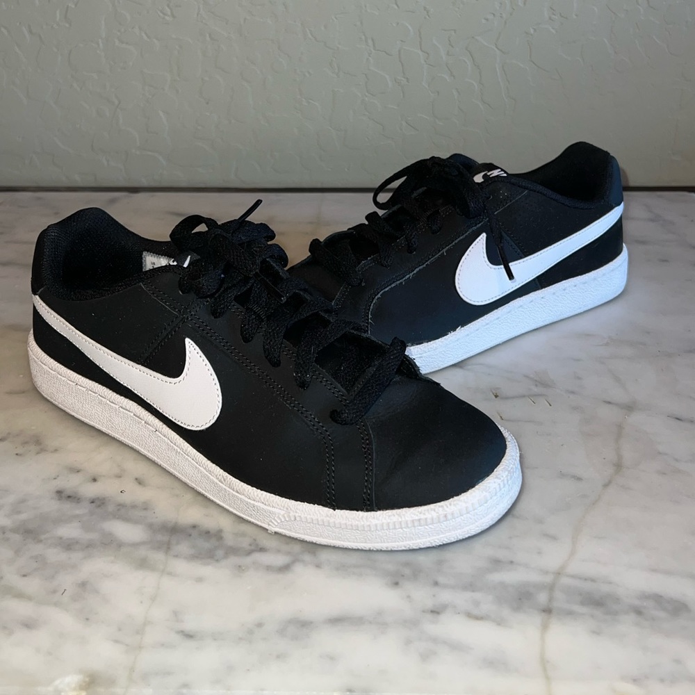Women’s 9 Black Nike Court Royal